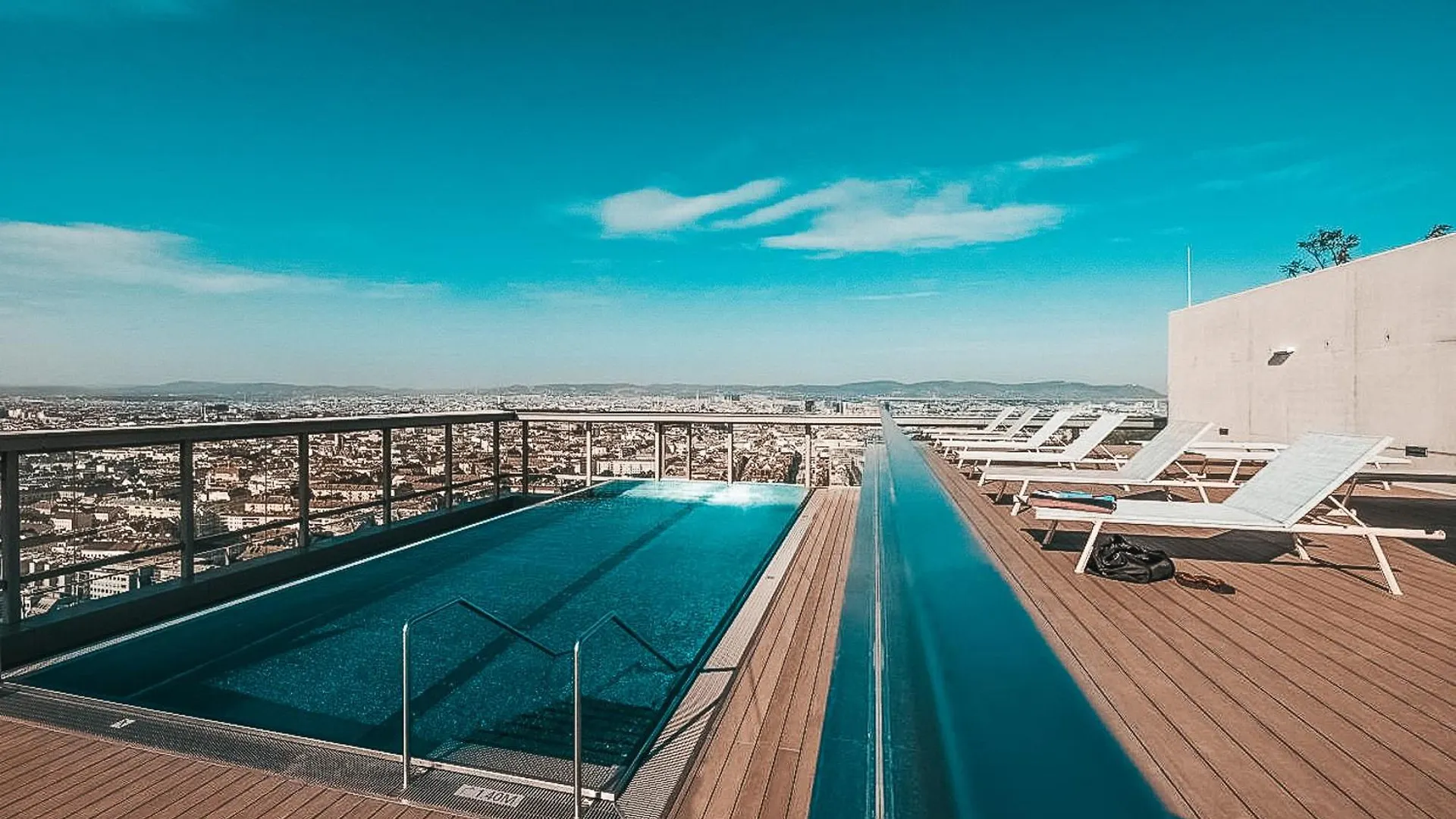 Kaiser Lodge - Rooftop Pool & Underground Car Park By Alpenluxus Appartements 0*, Vienna