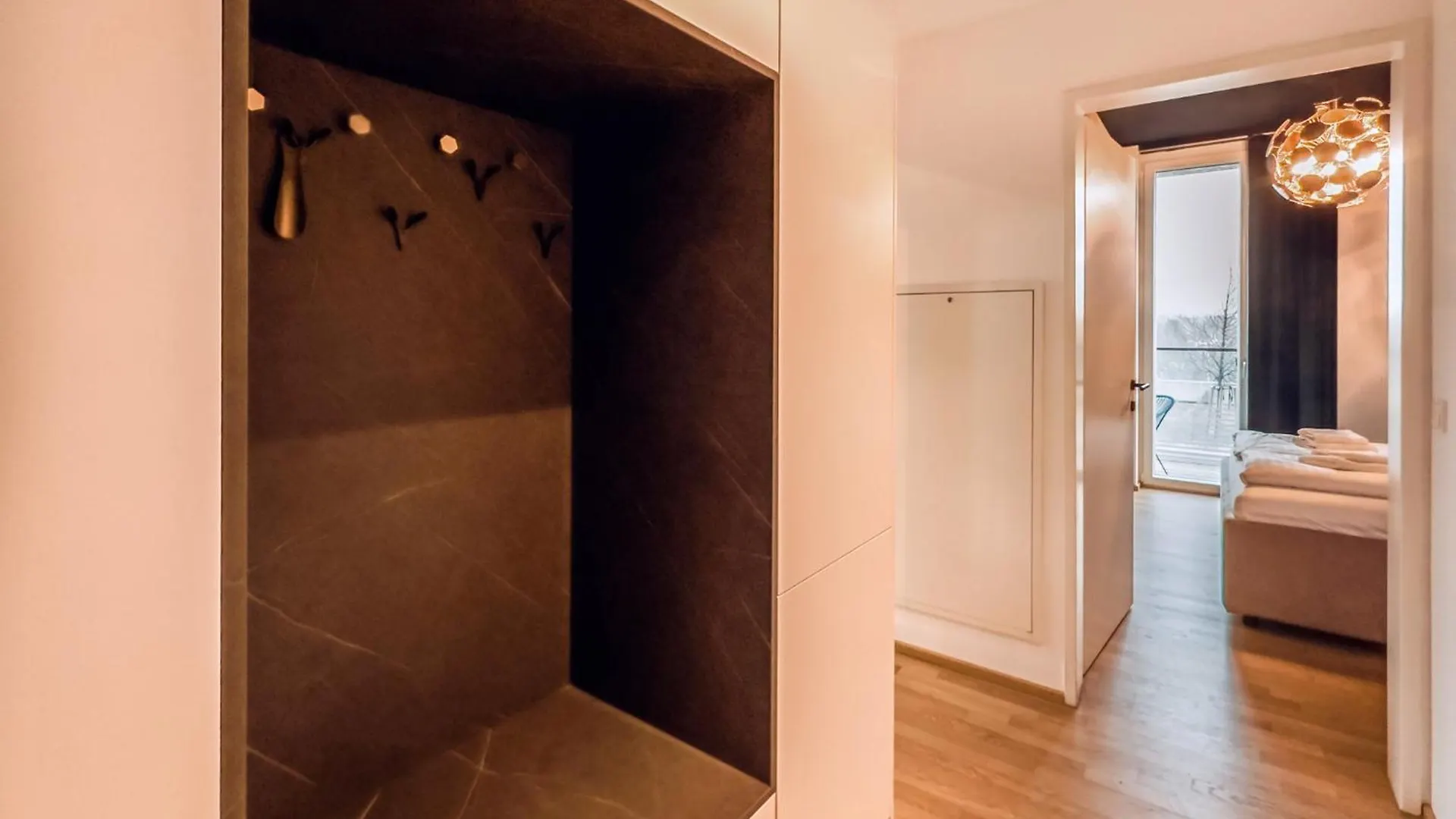 Kaiser Lodge With Rooftop Pool & Underground Car Park - An Alpenluxus Appartement, Vienna Austria