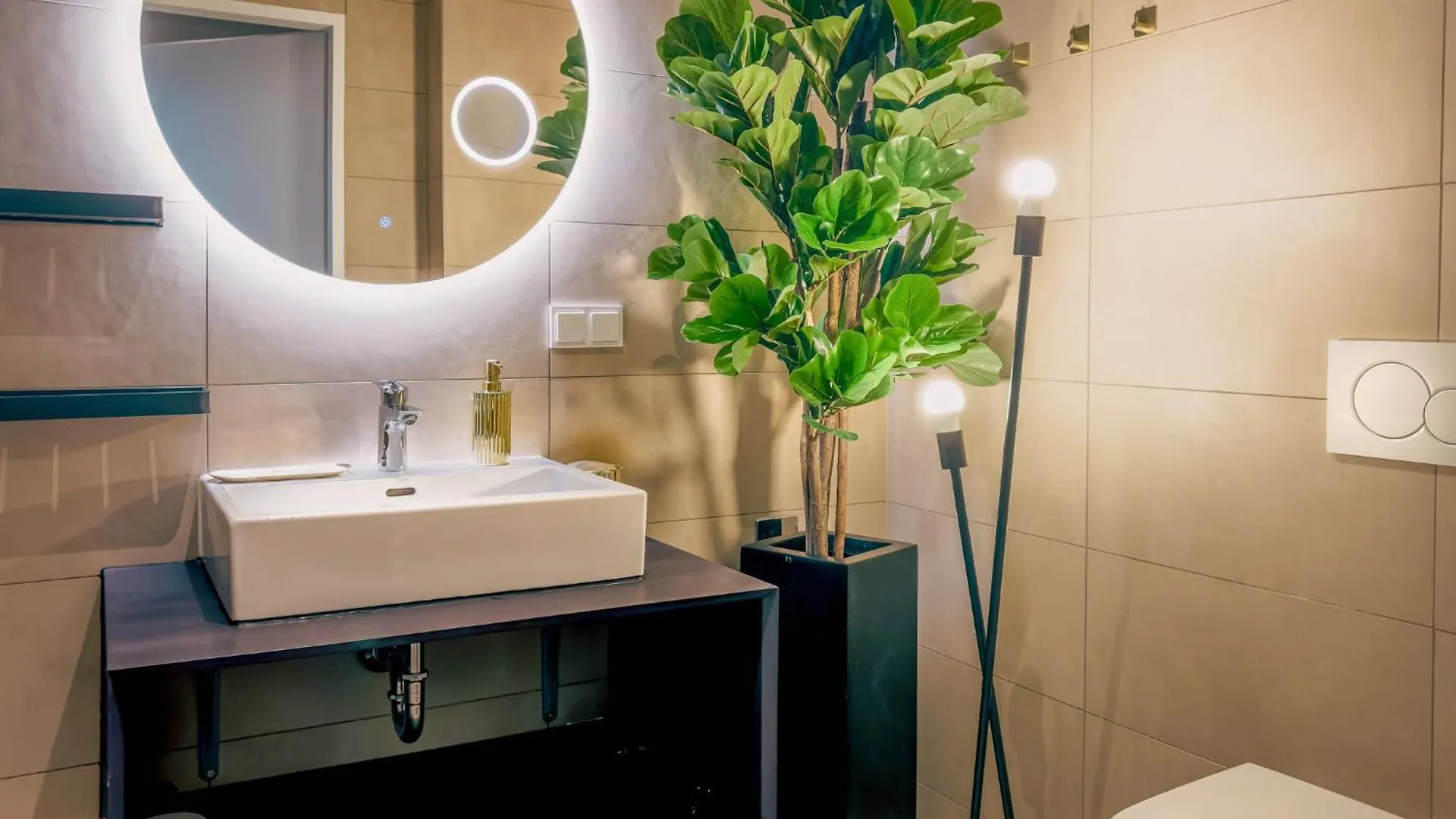 Kaiser Lodge With Rooftop Pool & Underground Car Park - An Alpenluxus Appartement, Vienna
