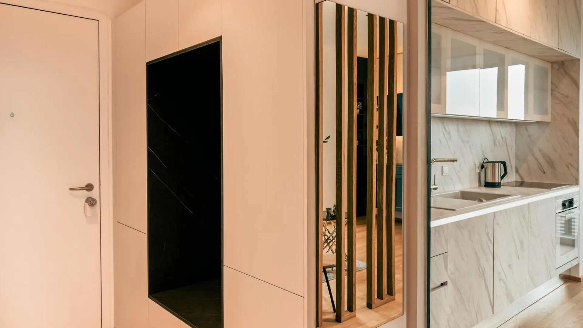 Kaiser Lodge With Rooftop Pool & Underground Car Park - An Alpenluxus Appartement, Vienna